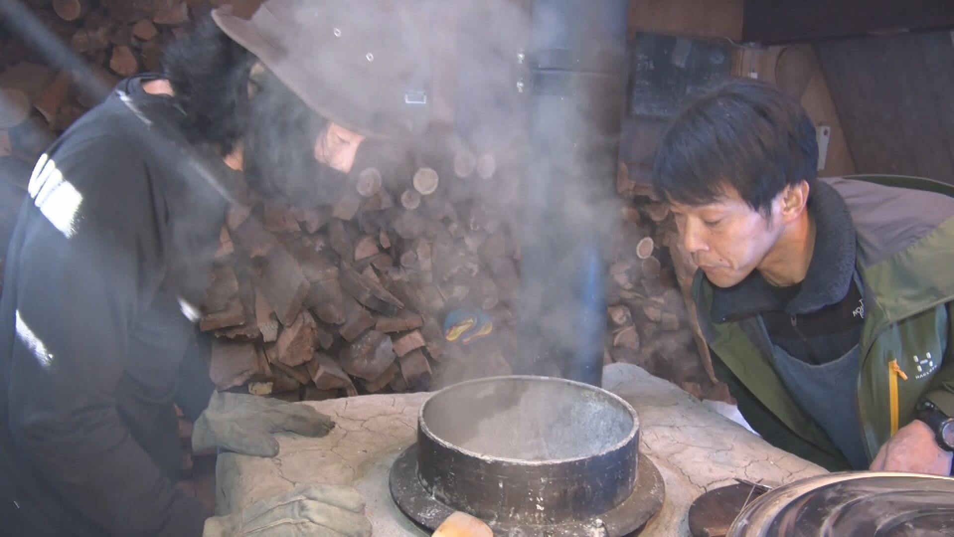 松之山温泉　温泉水の塩作り