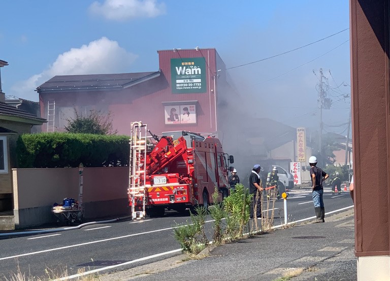 塾と障がい者就労支援の事業所 ２棟焼く火事　建物内に５０人逃げて無事【新潟】