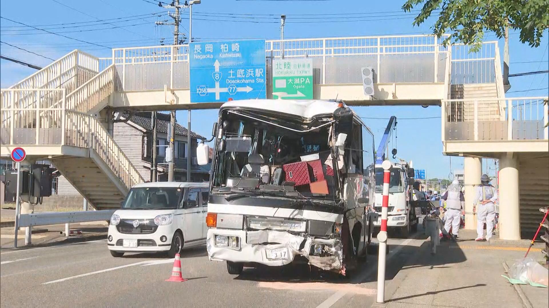倒れた信号 キャンピングカーが衝突「昼寝しようかと思ったけど、ものすごい音だったからたまげて起きた」【新潟･上越市】