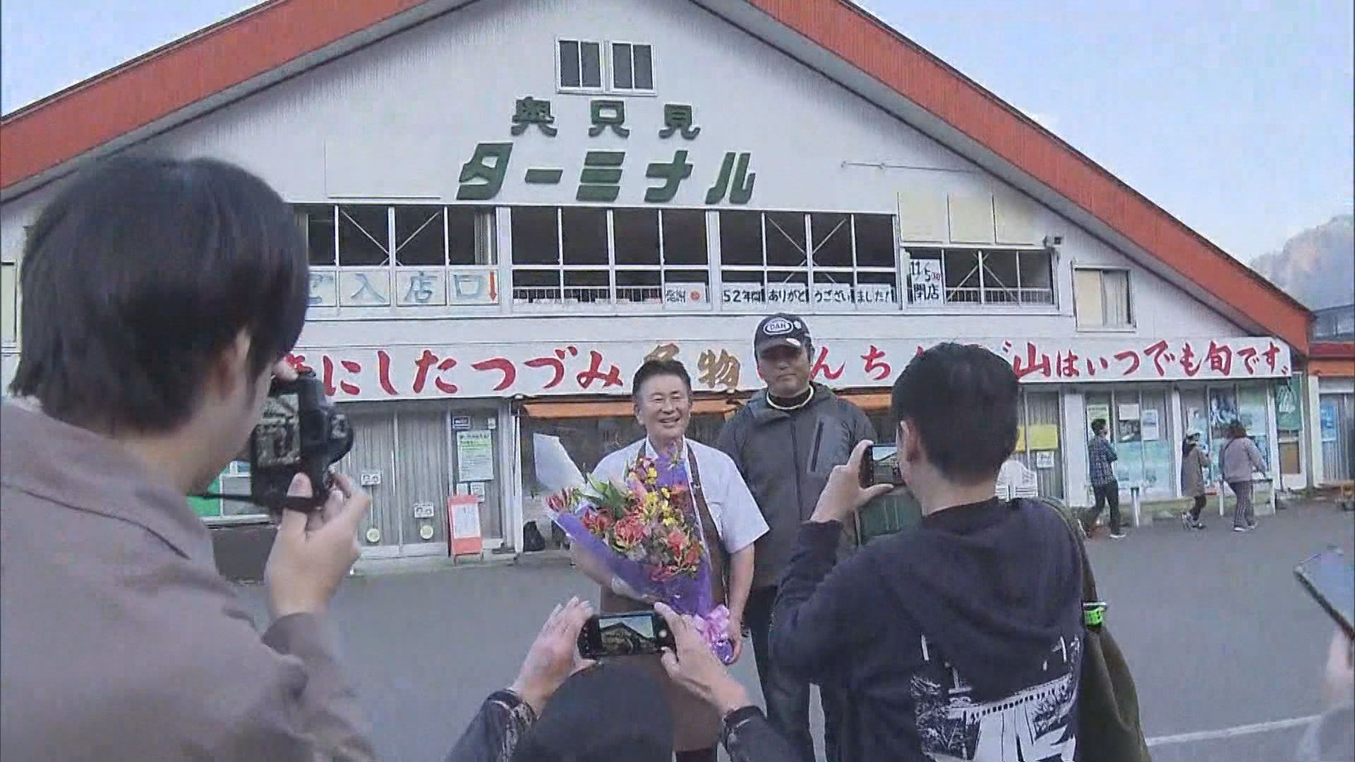 散り行く紅葉とともに…老舗土産物店 感謝を込めて最後の営業【新潟･魚沼市】