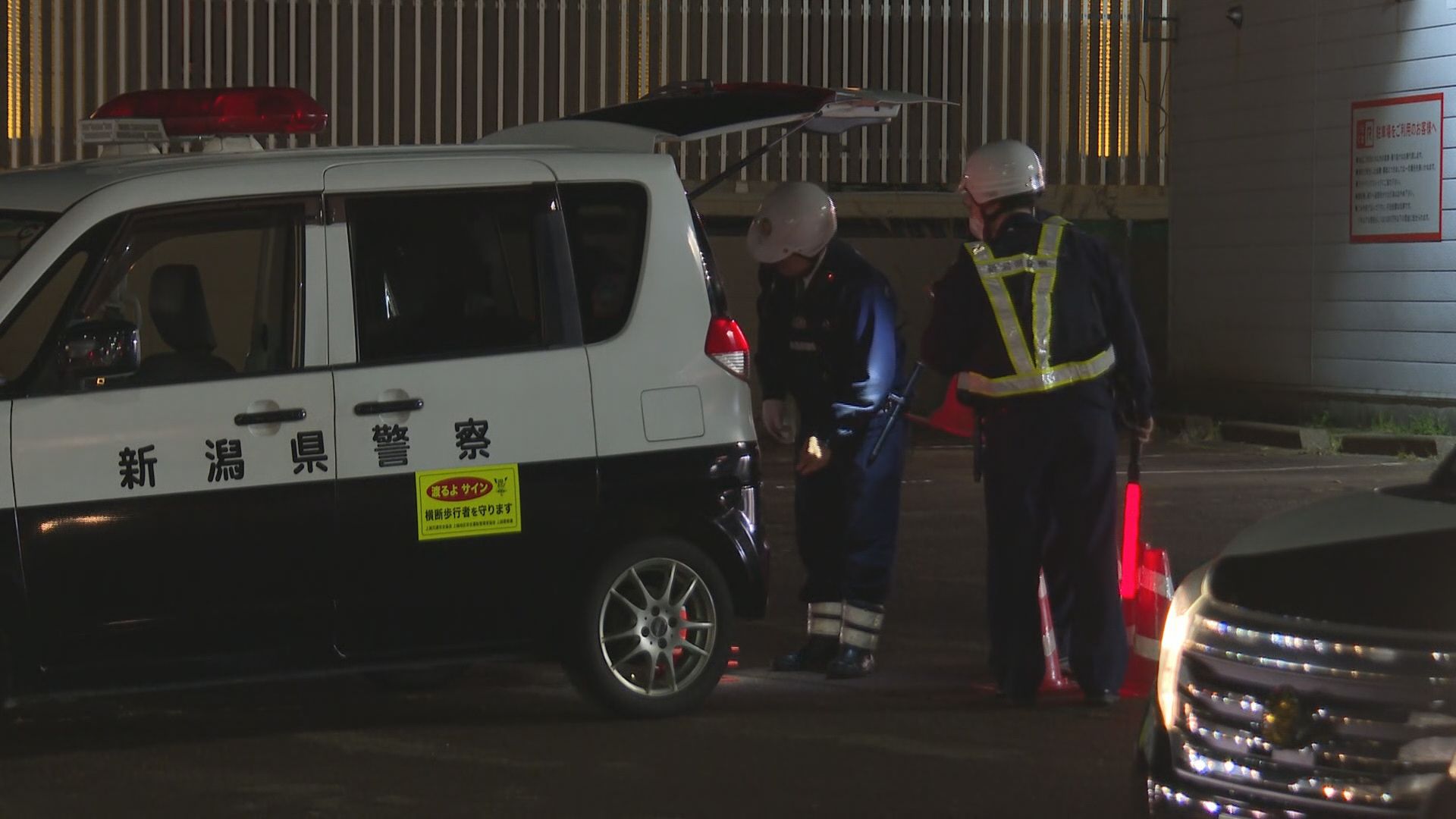 国道でタンクローリーと軽乗用車2台が絡む事故 軽乗用車の女性が死亡【新潟･上越市】 2023年12月06日(水)