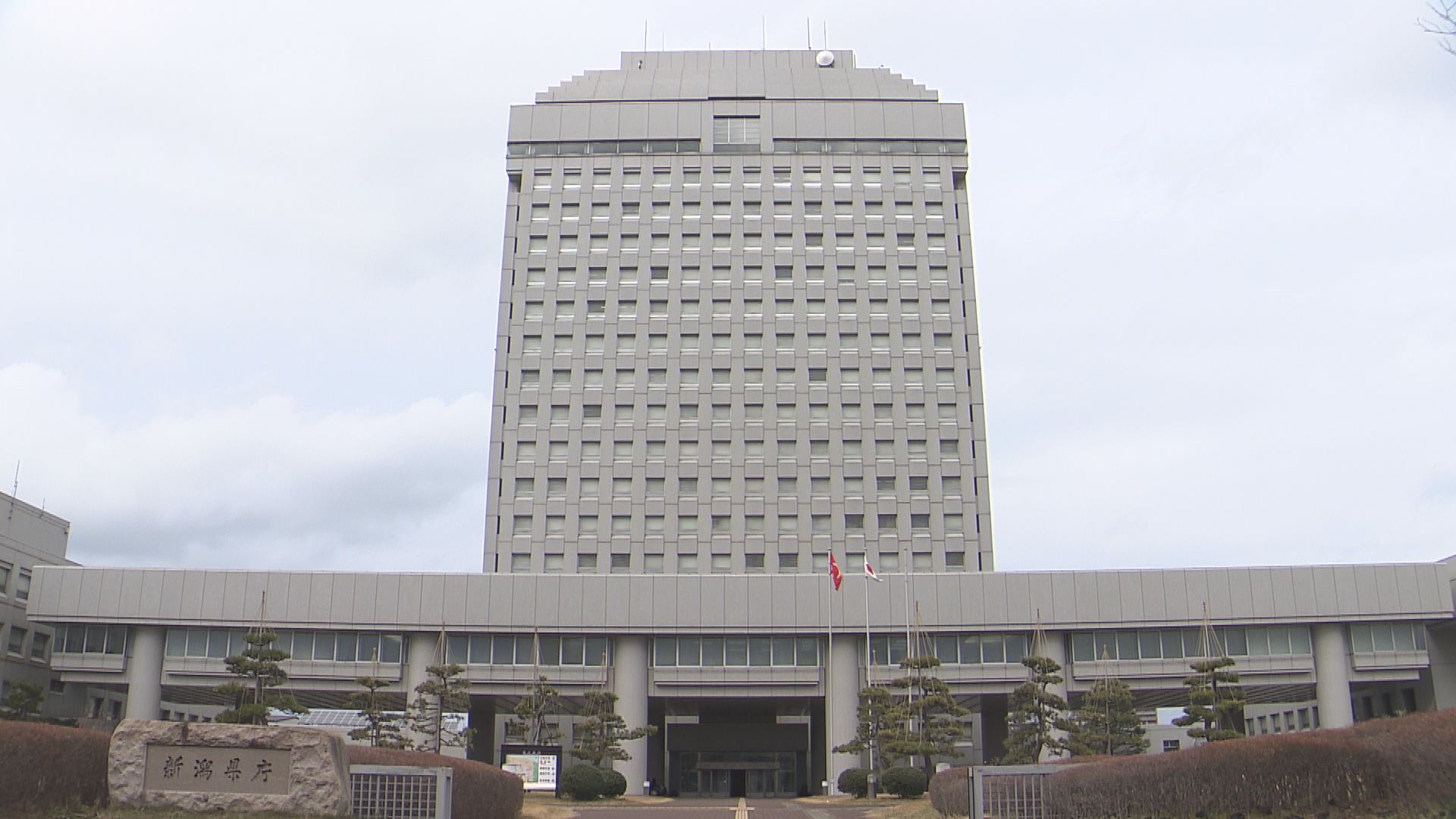 女子高校生とみだらな行為 裸をスマホで撮影 中学校に勤務する26歳の男性講師を懲戒免職【新潟】