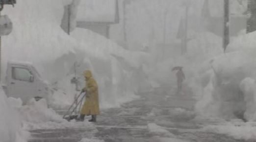 【大雪警戒】除雪に追われ続ける市民…24日にかけても大雪の恐れ・交通障害など注意【新潟】