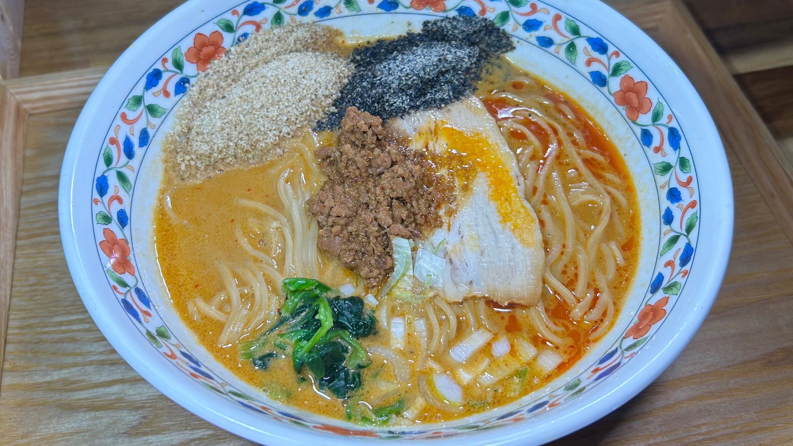 【新潟グルメ】10種の調味料やトッピングが使い放題！変幻自在の〝担々麺〟【見附市】