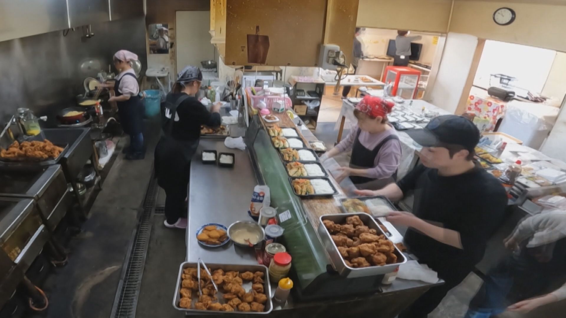 安さとボリュームで人気！学生街の行列弁当店