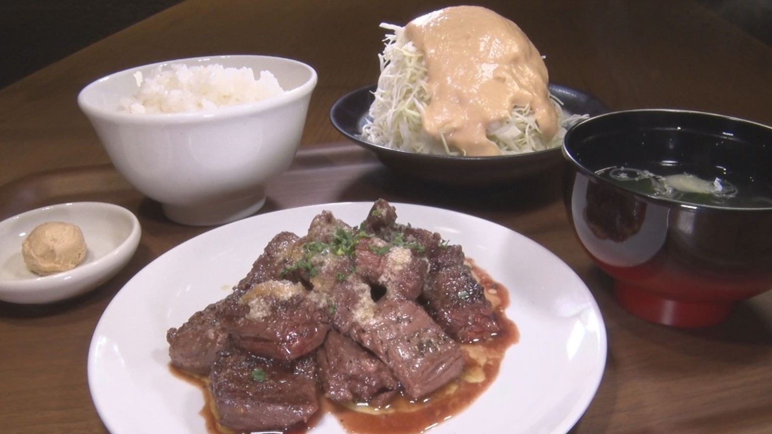 【新潟グルメ】新潟初上陸！東京・原宿発の“飲めるステーキ”に、数人しか知らない秘伝のタレも【新潟】