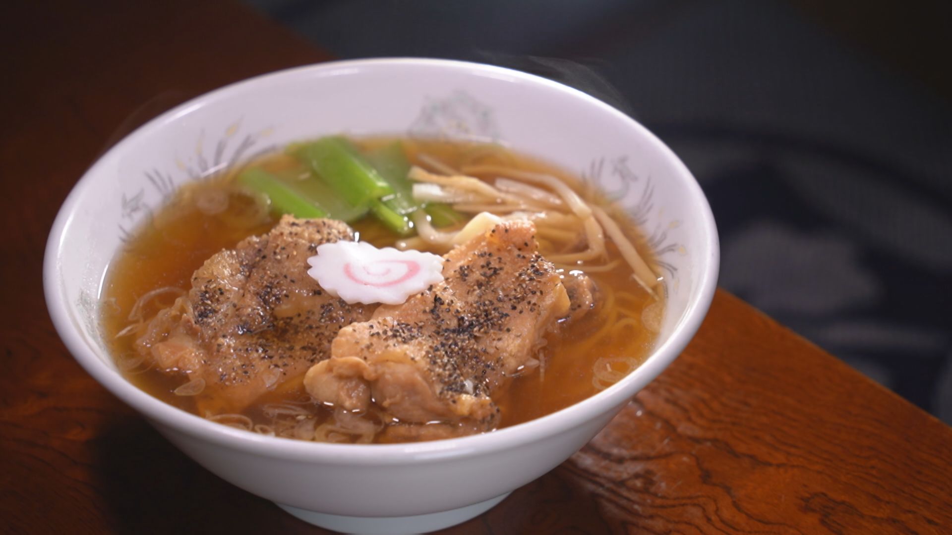 【新潟グルメ】染みじゅわ！ラーメンの上にジャンボ唐揚げ!?禁断タッグの名物ラーメン【新潟市江南区】