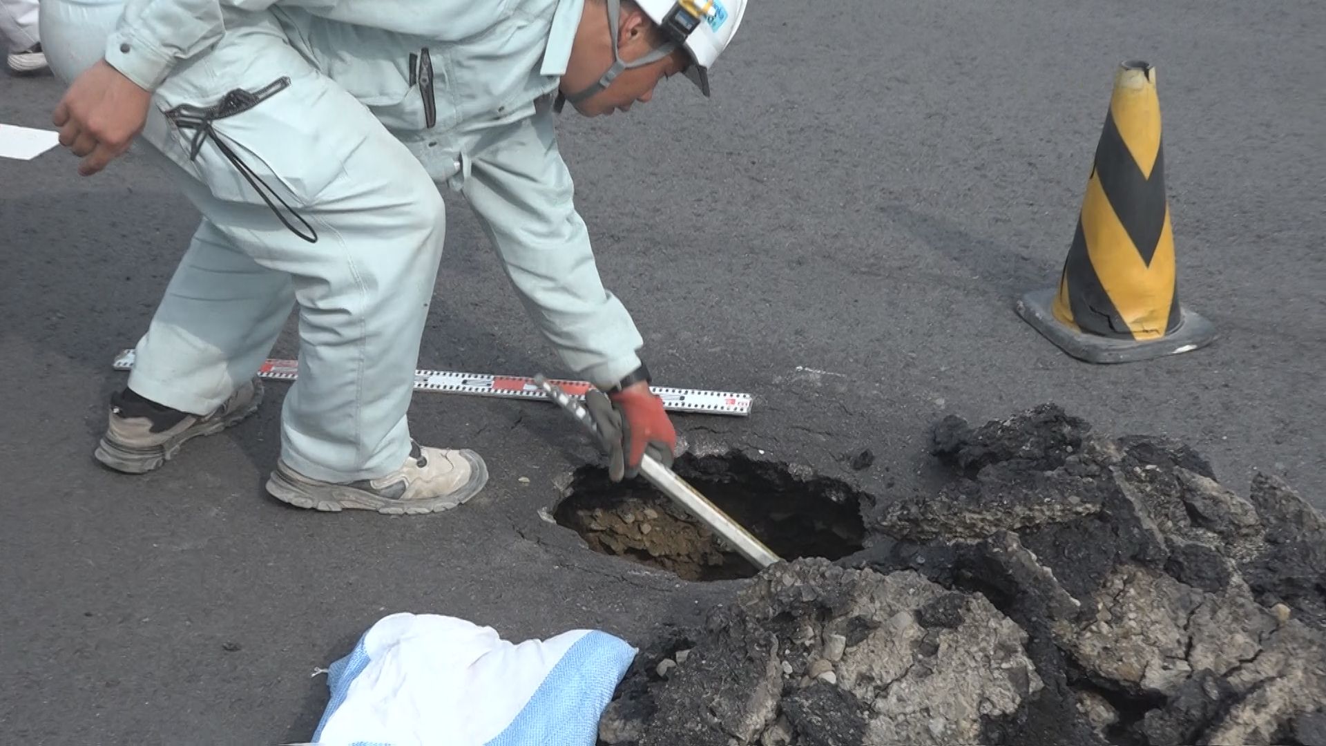住民「いつか開くと･･･」新潟市東区の県道に穴、下には水路 原因調査中【新潟】