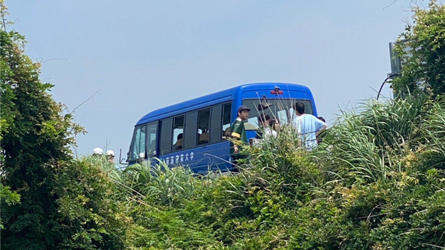【速報】北陸道でマイクロバスとトラックが衝突 複数人が負傷、バスには新潟産業大学の学生が乗車か【新潟】 2025年07月03日(木)