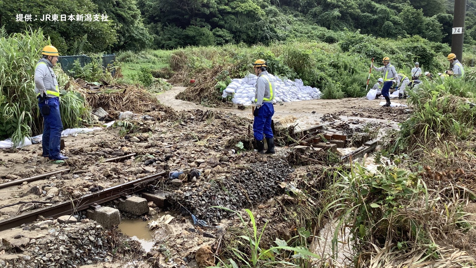 JR羽越本線　大雨で長時間運転見合わせ、線路上に土砂流入も午後6時すぎに運転再開【新潟・15日午後7時時点】 2025年08月15日(金)