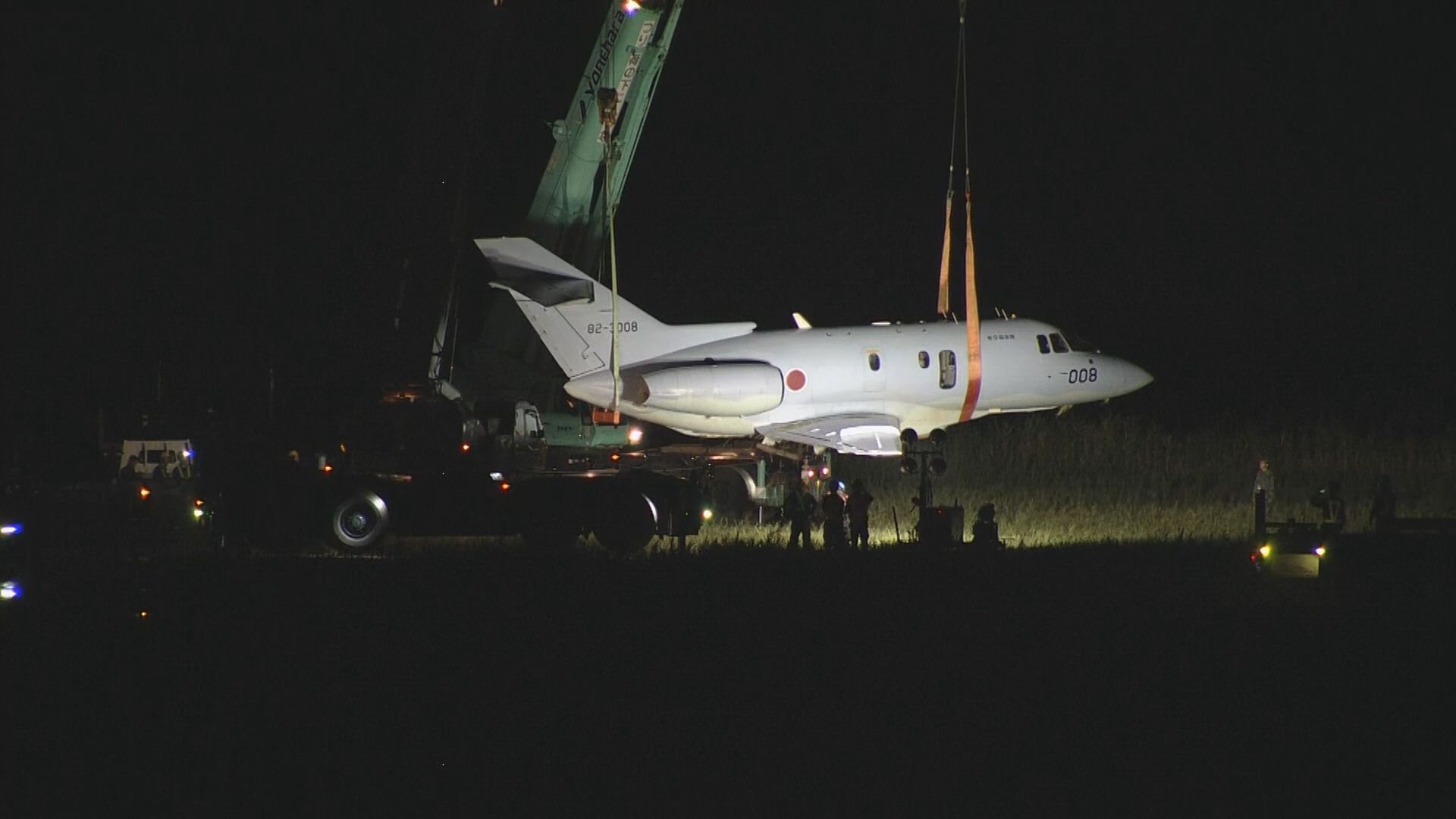 新潟空港の滑走路を逸脱  航空自衛隊の救難探索機  約13時間後にクレーンでつり上げ機体撤去【新潟】 2025年09月20日(土)