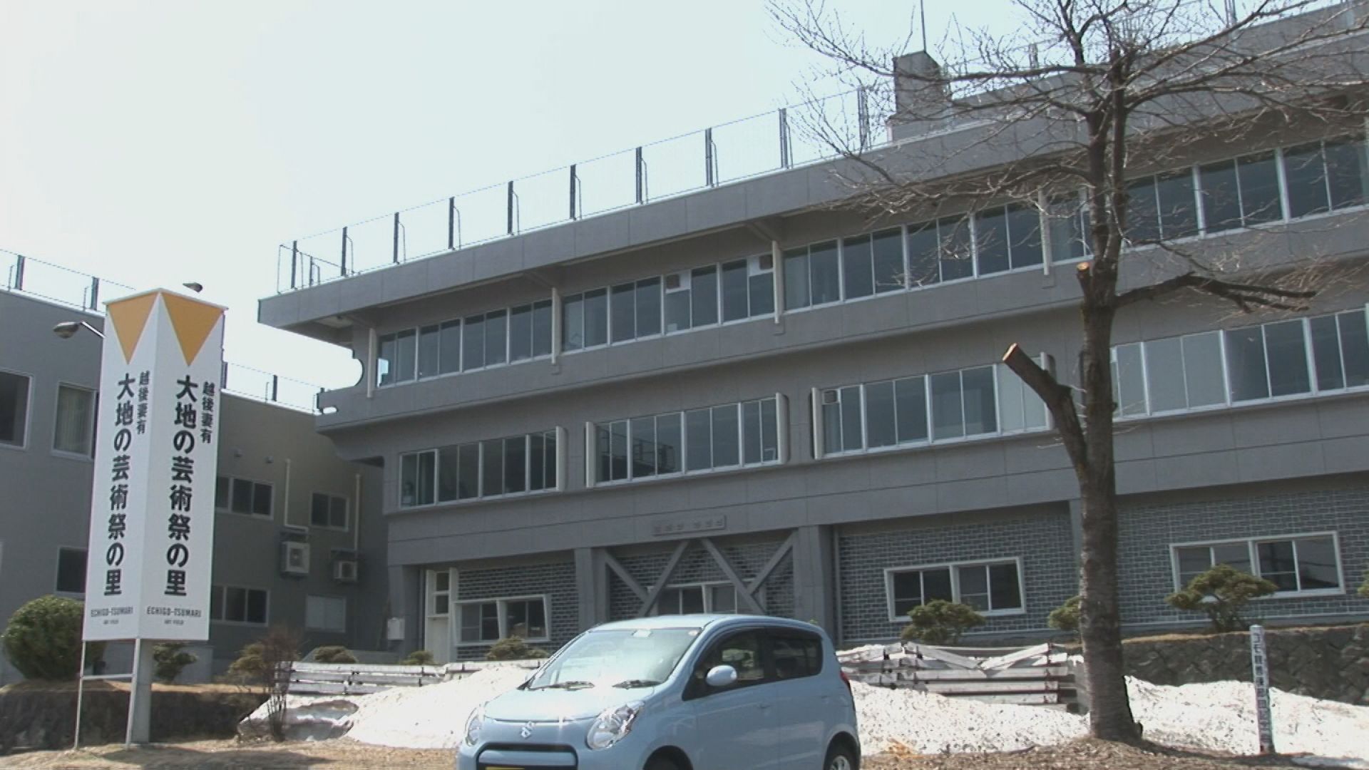 十日町市の57歳職員が女性トイレを盗撮し懲戒免職、40代職員を無免許運転で減給処分【新潟】