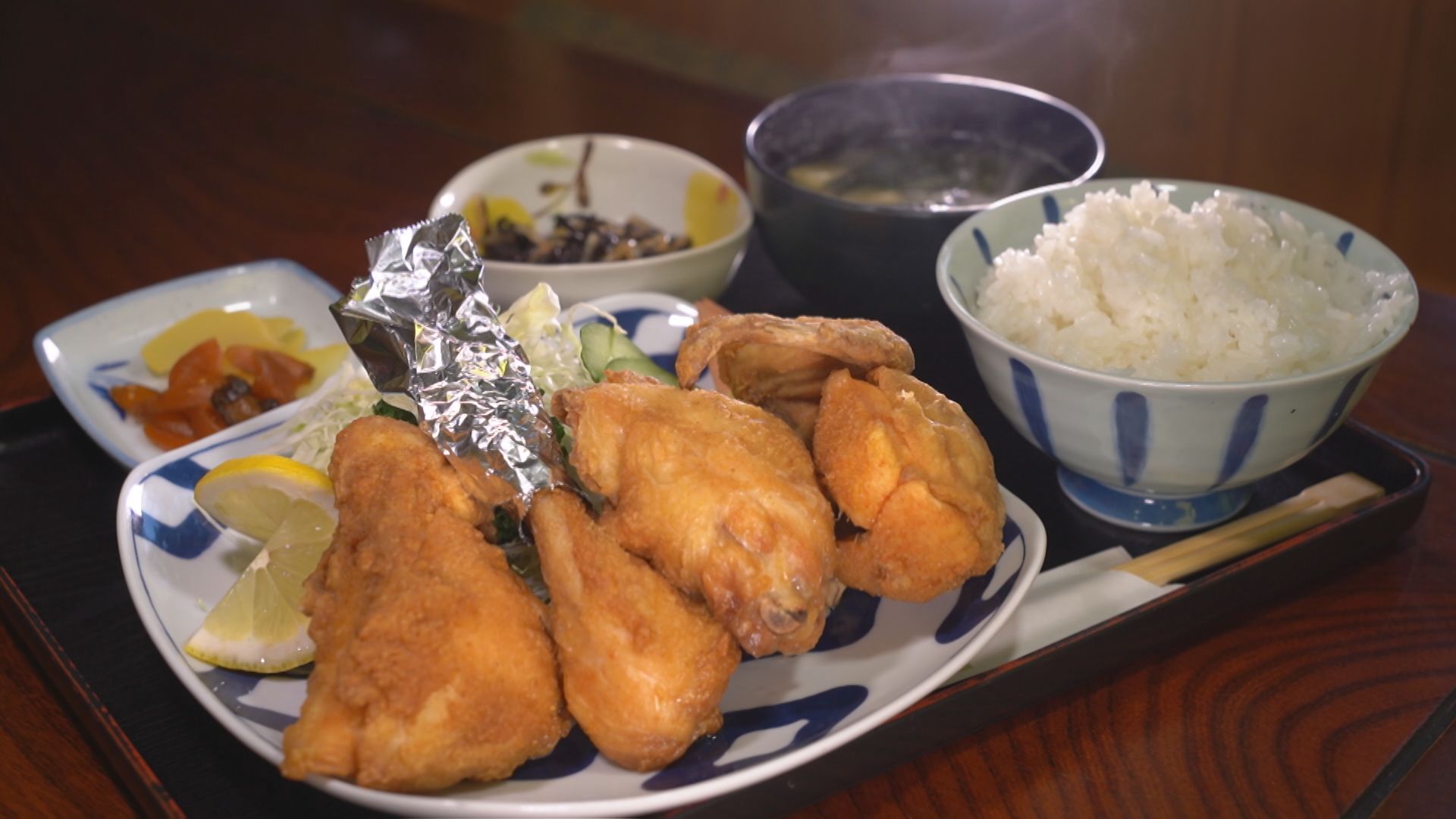 【新潟グルメ】ボリュームはゆずれない！骨付き肉がごろごろ「唐揚げ定食」【関川村】 2025年10月06日(月)