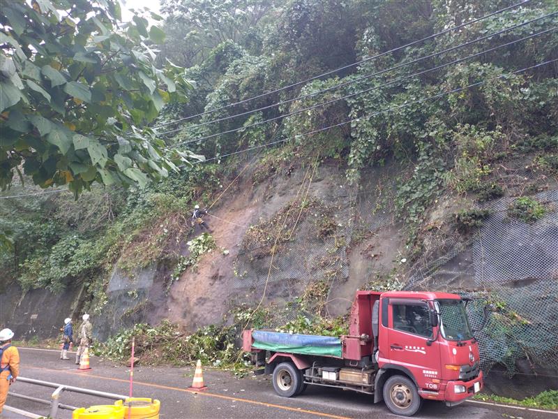 【午後6時に解除済み】土砂崩落で国道8号が通行止め　糸魚川市青海～市振の15㎞区間【新潟】 2025年10月28日(火)