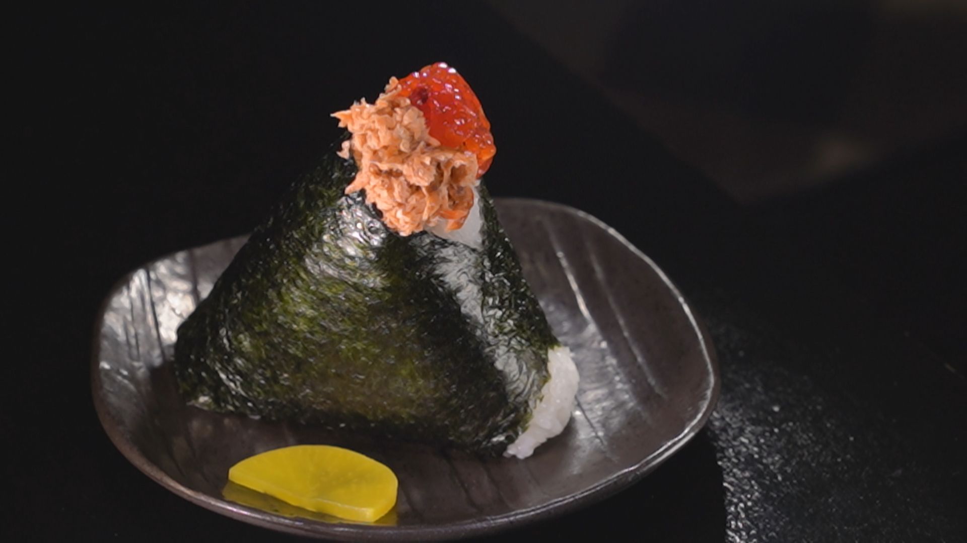 筋子にサケ！よくばりおにぎり 新潟市中央区古町