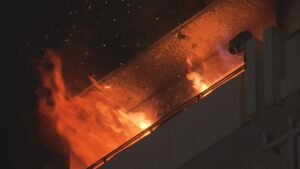 【続報】新潟市中心部の10階建てマンションで火災  火元の住人は逃げて無事  別の部屋の住人1人が救急搬送【新潟】 2025年12月25日(木)