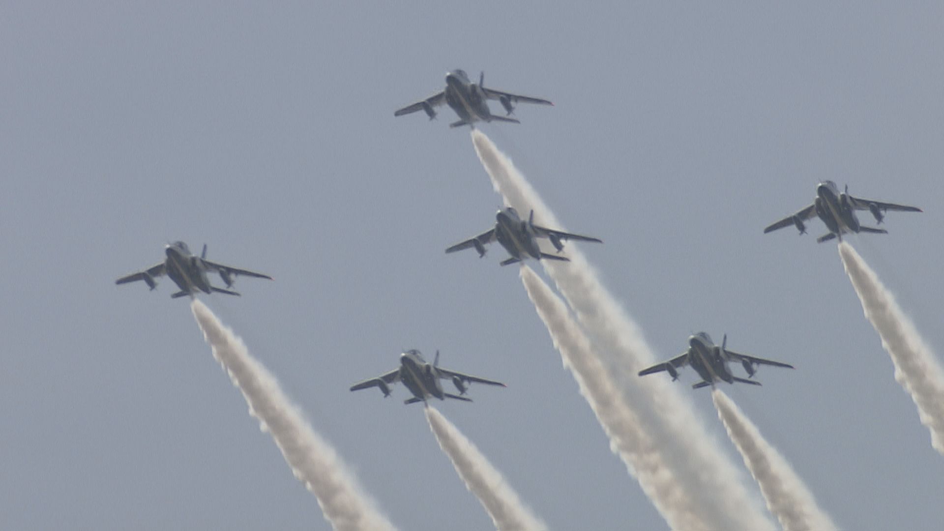 中越地震からの復興に感謝　小千谷市の空にブルーインパルス【新潟】