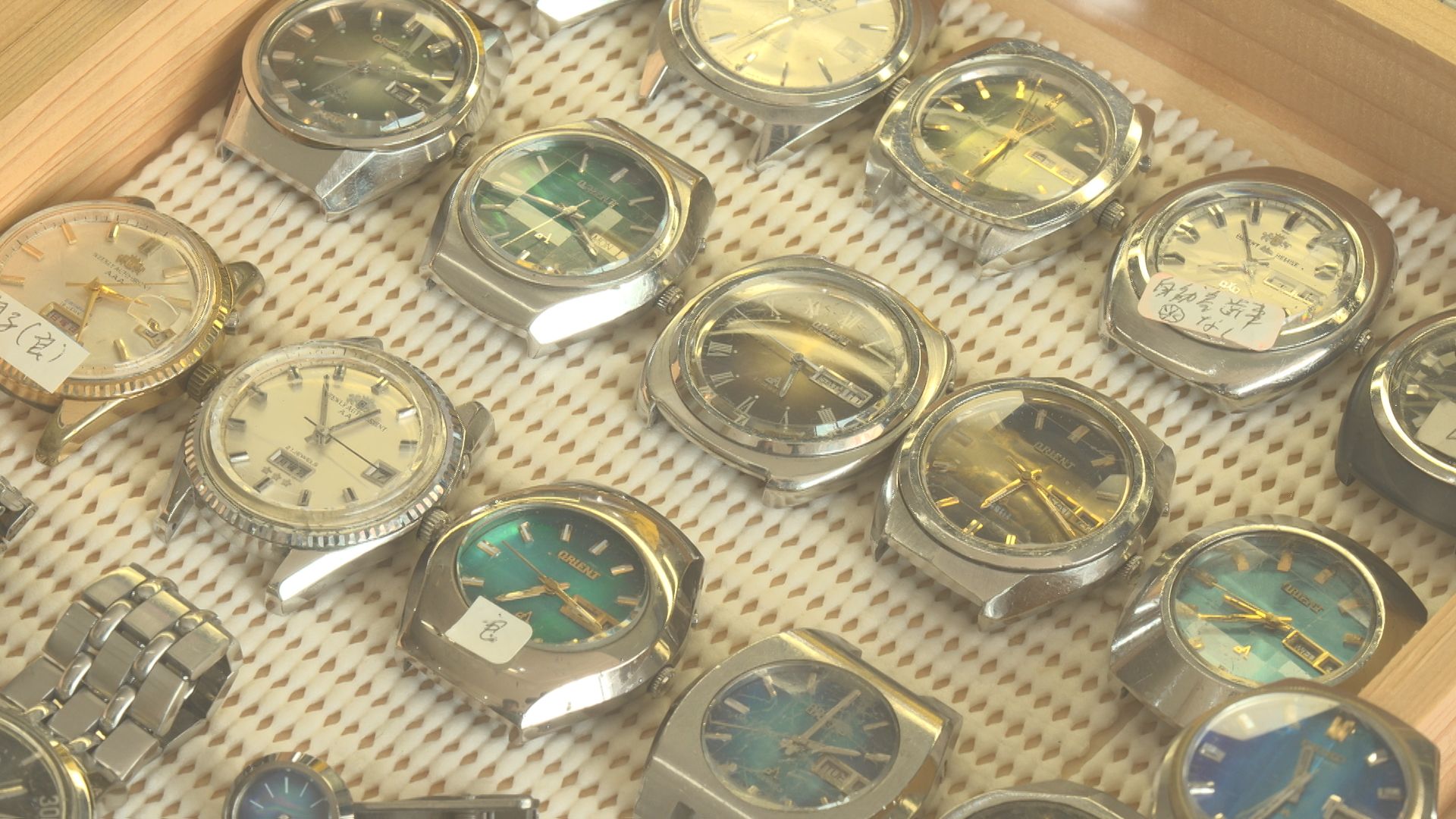 お宝時計ずらり！みつる先生と同い年の時計も！？ 村上市